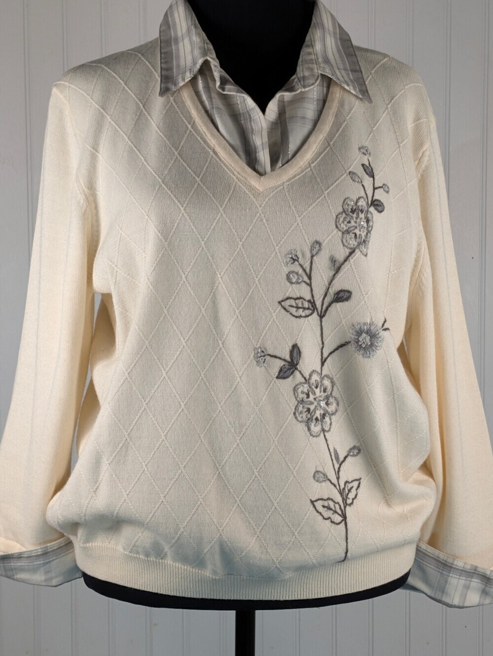 Alfred Dunner Cream V-Neck Sweater with Floral Embroidery and Plaid Collar
